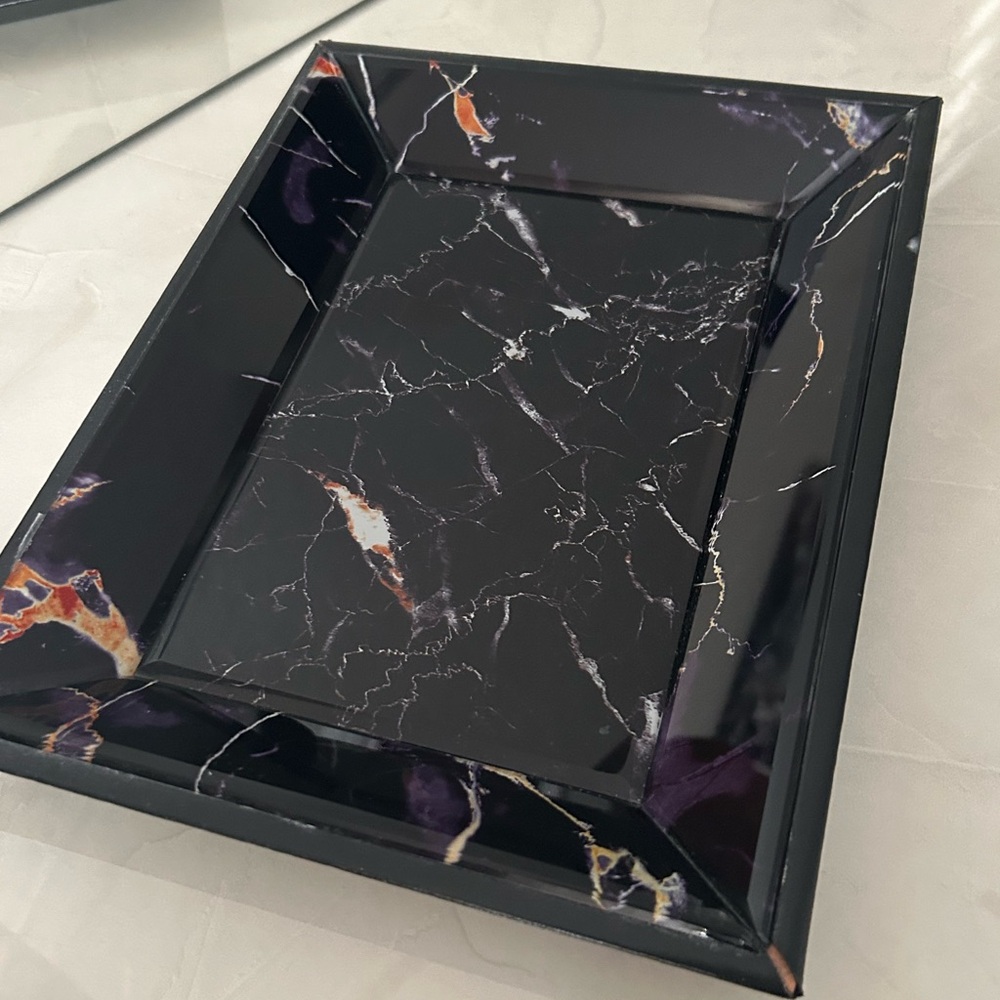 Resin tray